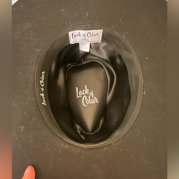 Barely worn. Collects too much lint for my liking - Picture 5 of 5